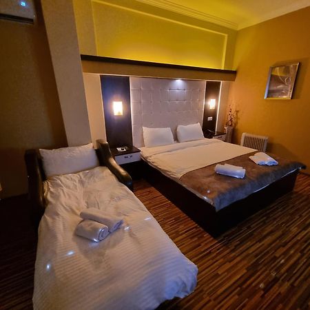 Hotel Albes プリズレン エクステリア 写真