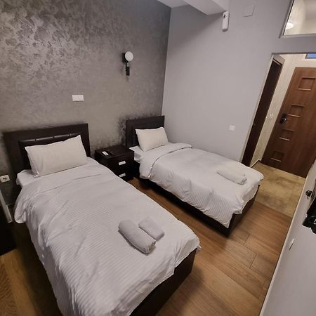 Hotel Albes プリズレン エクステリア 写真