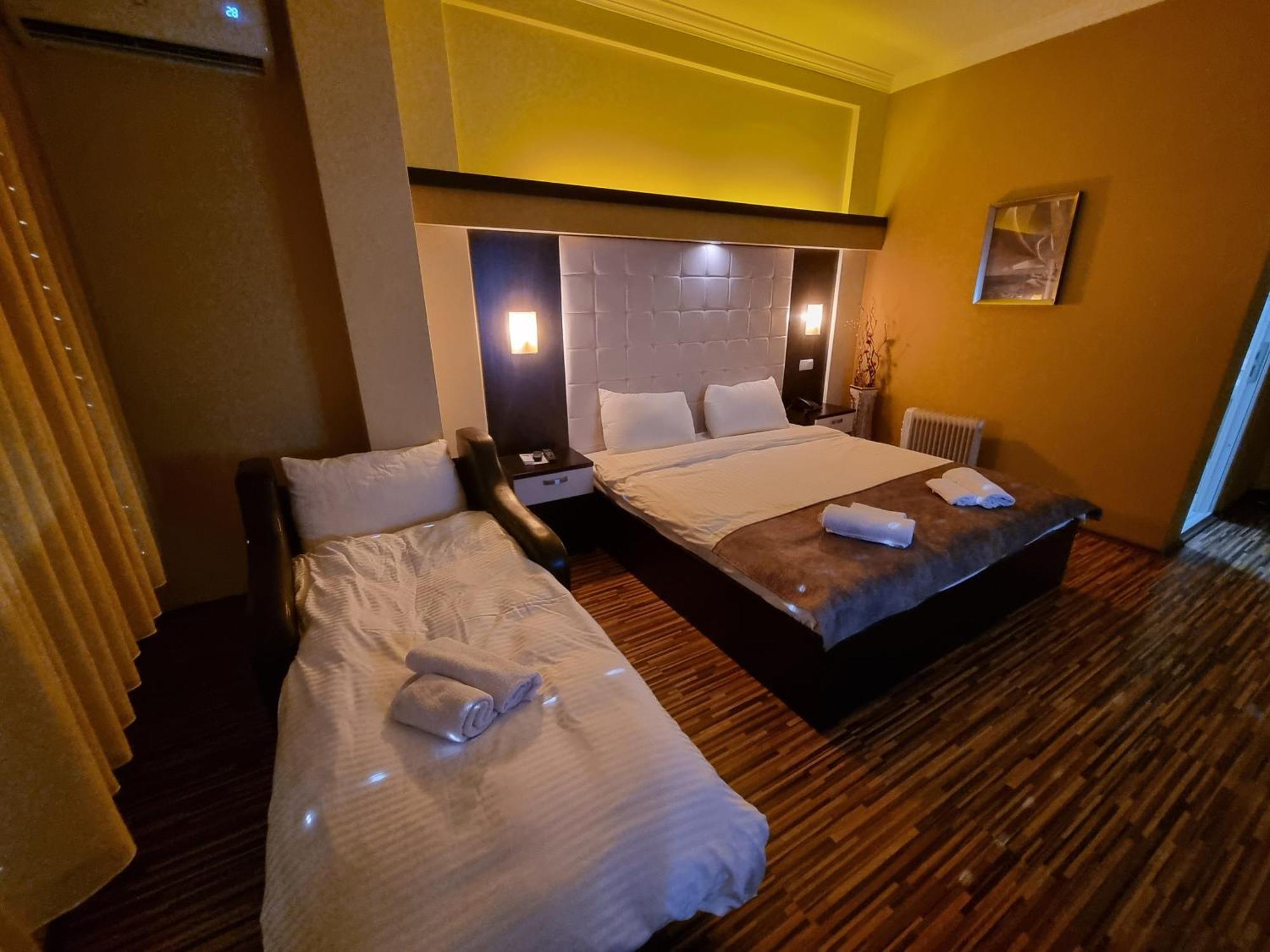 Hotel Albes プリズレン エクステリア 写真