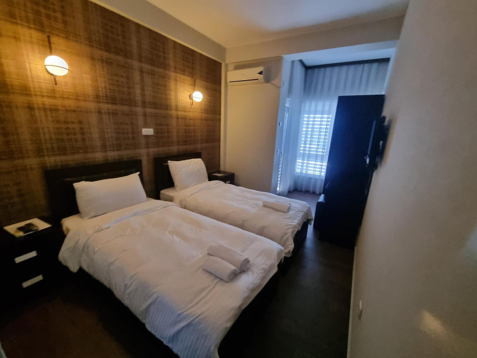 Hotel Albes プリズレン エクステリア 写真