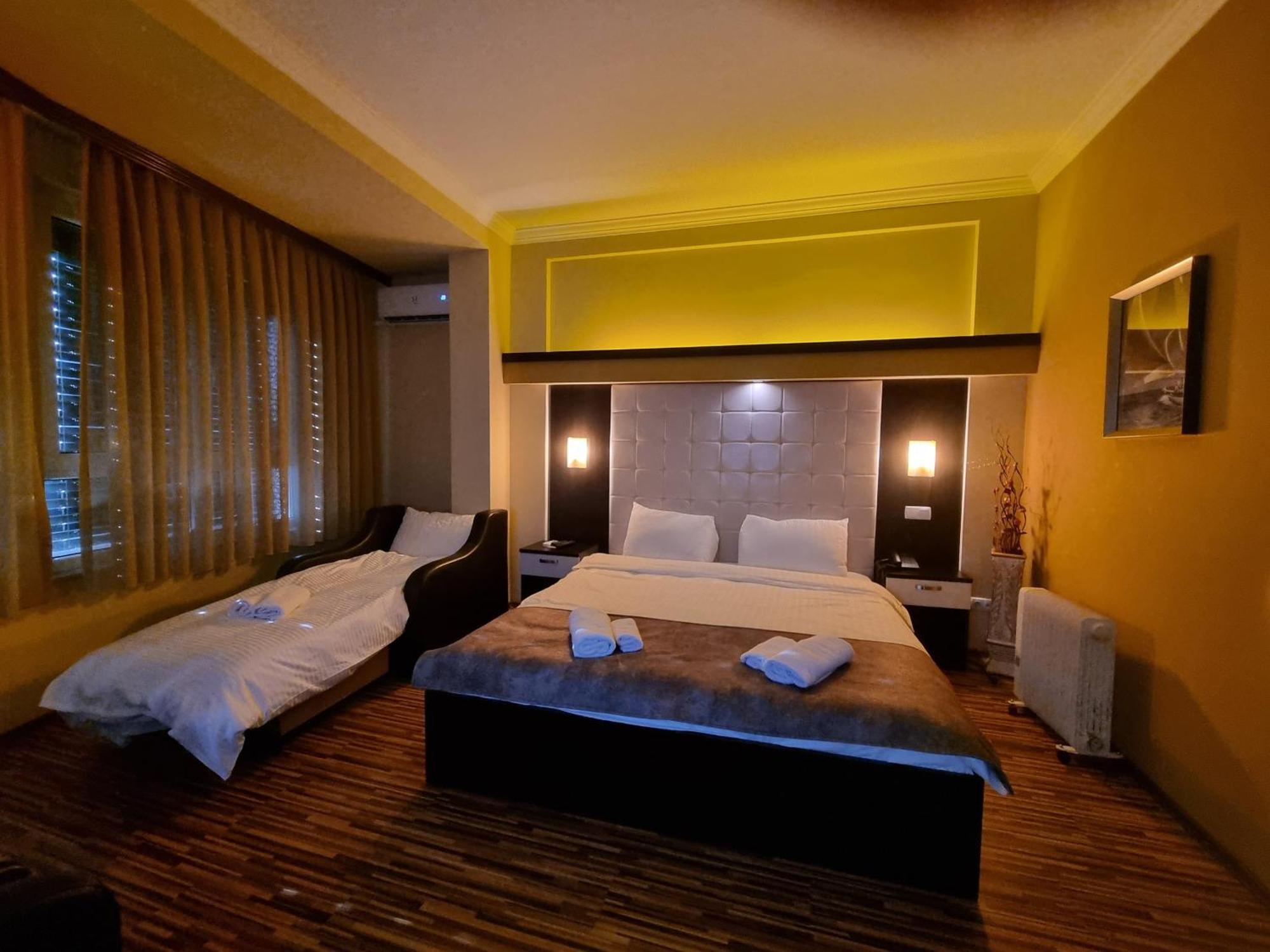 Hotel Albes プリズレン エクステリア 写真