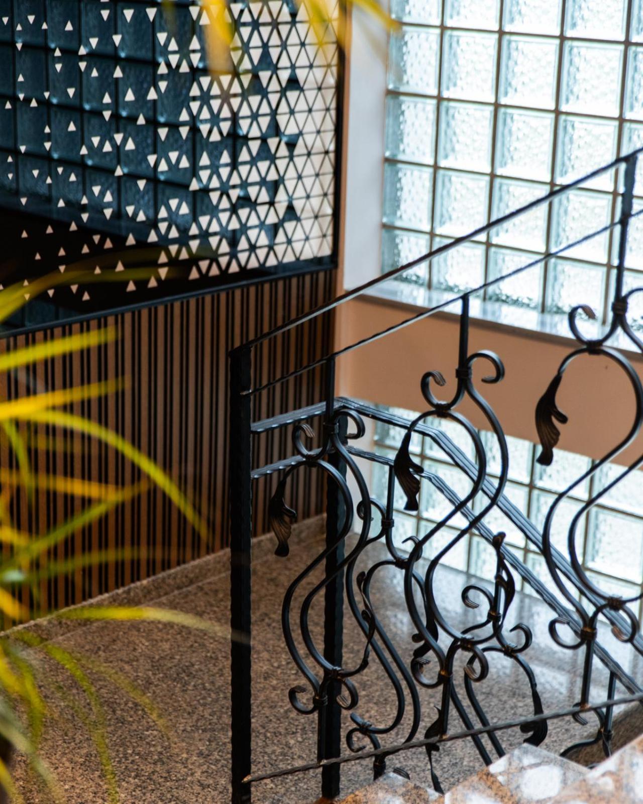 Hotel Albes プリズレン エクステリア 写真